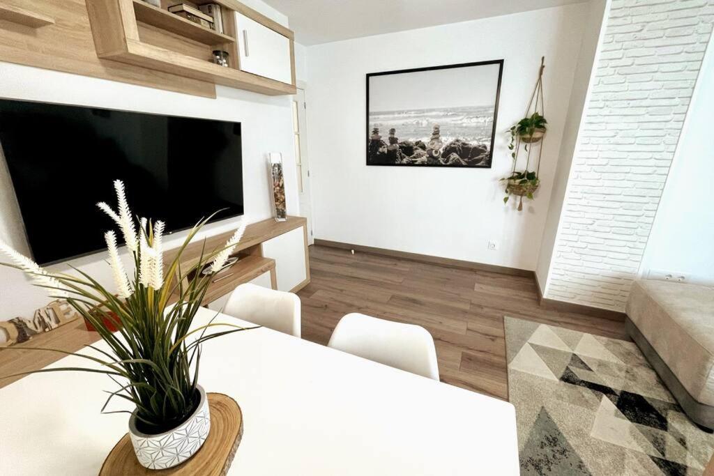 Seahomes Vacations - Coral Sun In Fenals Apartment Lloret de Mar